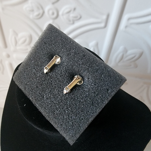 3 for $15 - Vintage Avon- Silvertone Faux Pearl Drop Clip Earrings - Picture 4 of 6